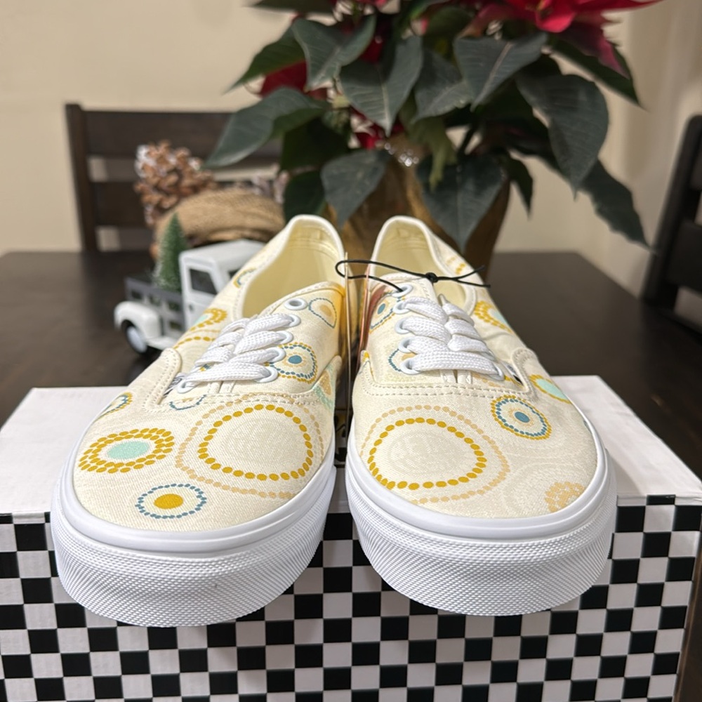 VANS AUTHENTIC-2 SIZES AVAILABLE - Picture 2 of 8